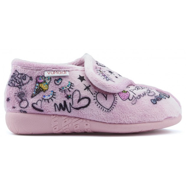 Le sneaker vanno a casa con i disegni di VULLADI ALASKA MAQUILLAJE Le sneaker vanno a casa con i disegni di VULLADI ALASKA MAQUILLAJE