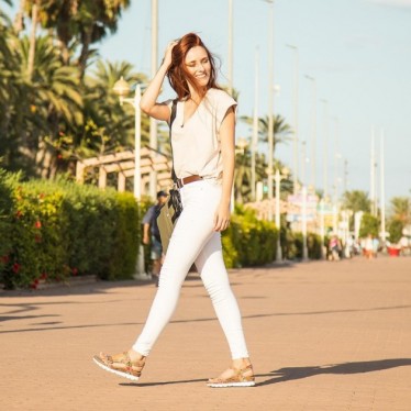 SANDALI PANAMA JACK SELMA TROPICAL FLORAL_TAUPE